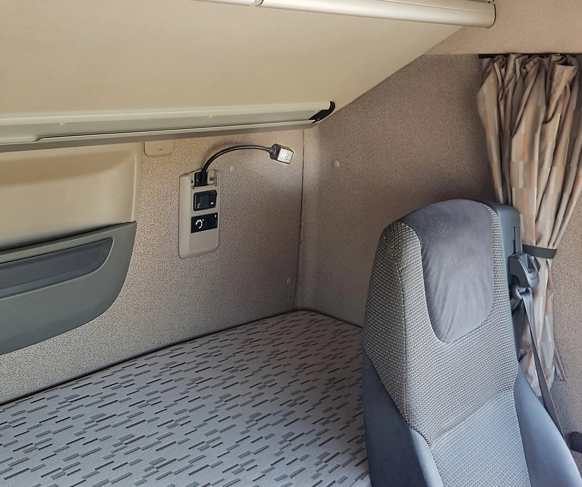 Montecarlo, lampada con braccio flessibile - 12/24V