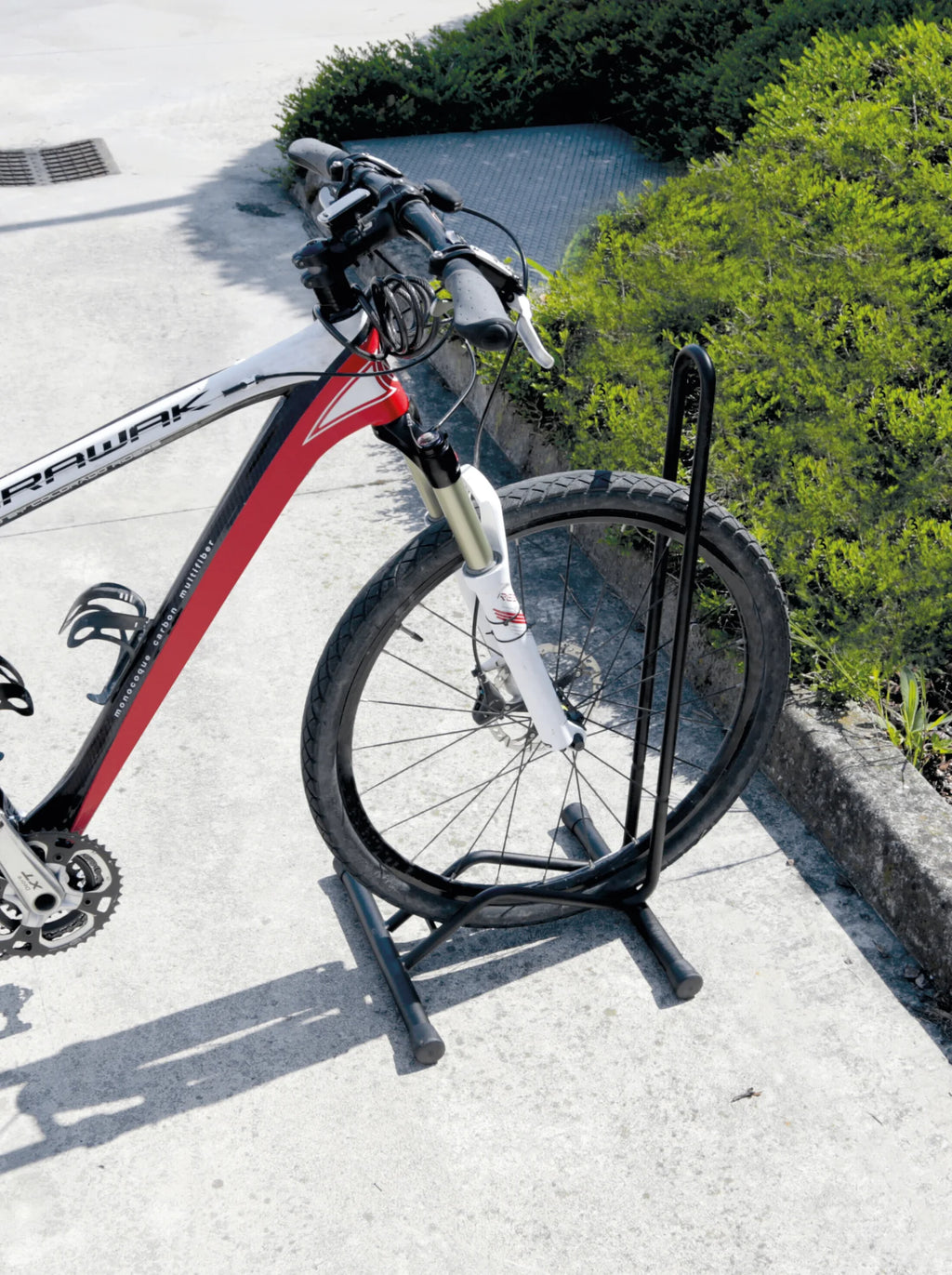 Stand portabici a 1 posto, ingresso ruota 6 cm, compatibile con freni a disco