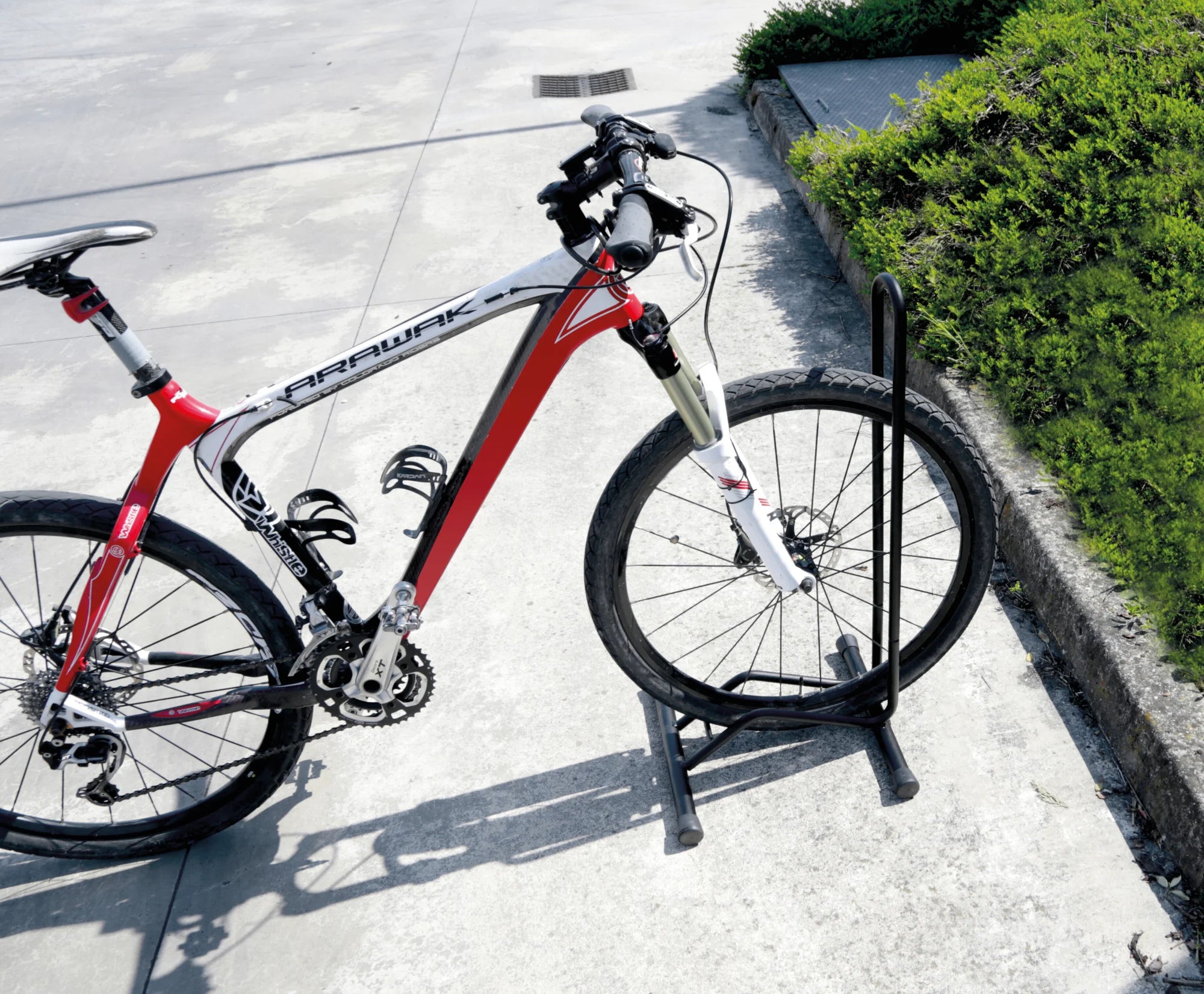 Stand portabici a 1 posto, ingresso ruota 8 cm, compatibile con freni a disco