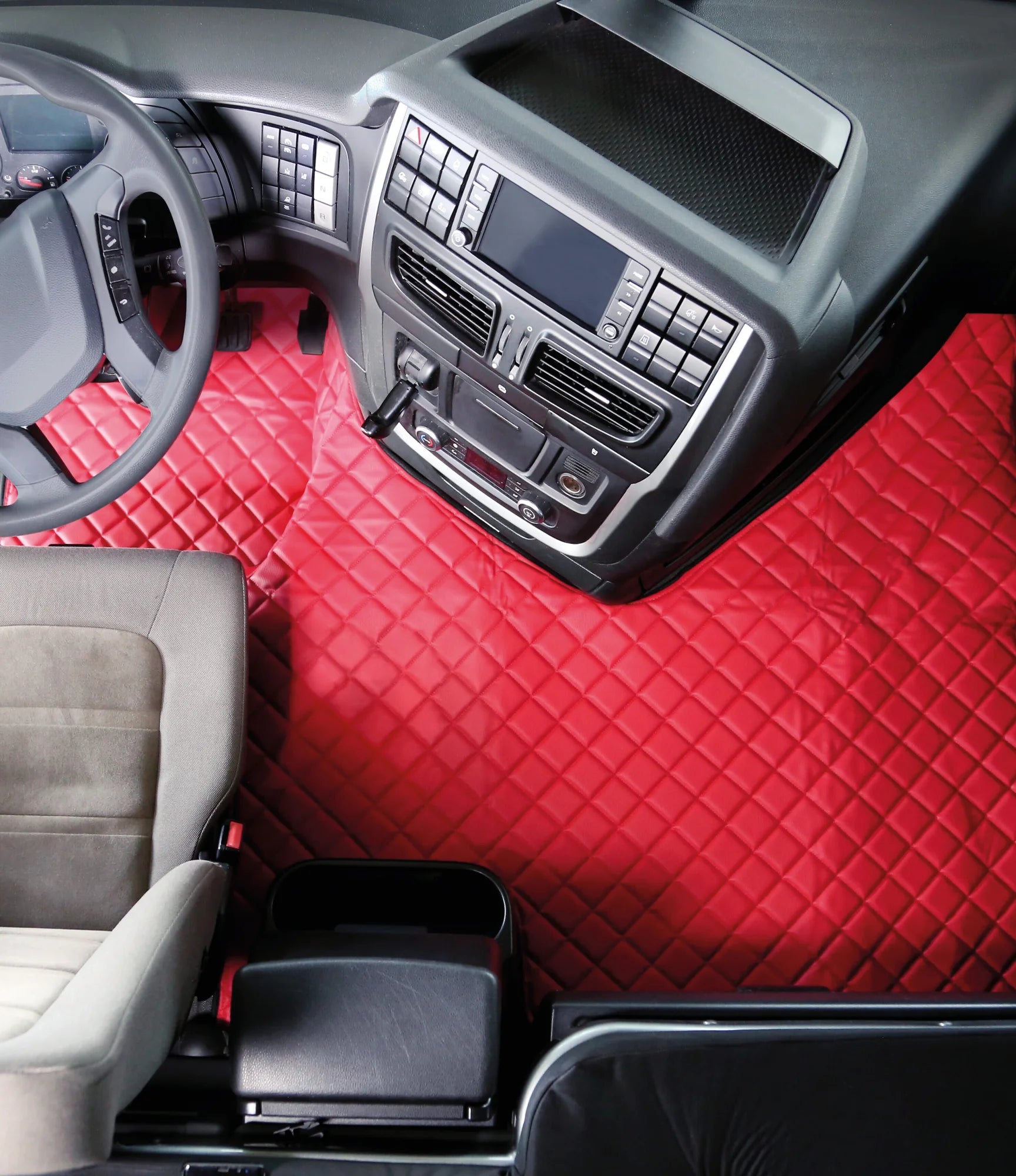 Tappeto centrale in Skeentex - Rosso - compatibile per Iveco Stralis (08/02>12/12) manuale, cabina larga - Iveco Stralis (07/12>12/19) manuale, cabina larga - Iveco Stralis Hi-Way (07/12>08/16) manuale, cabina larga