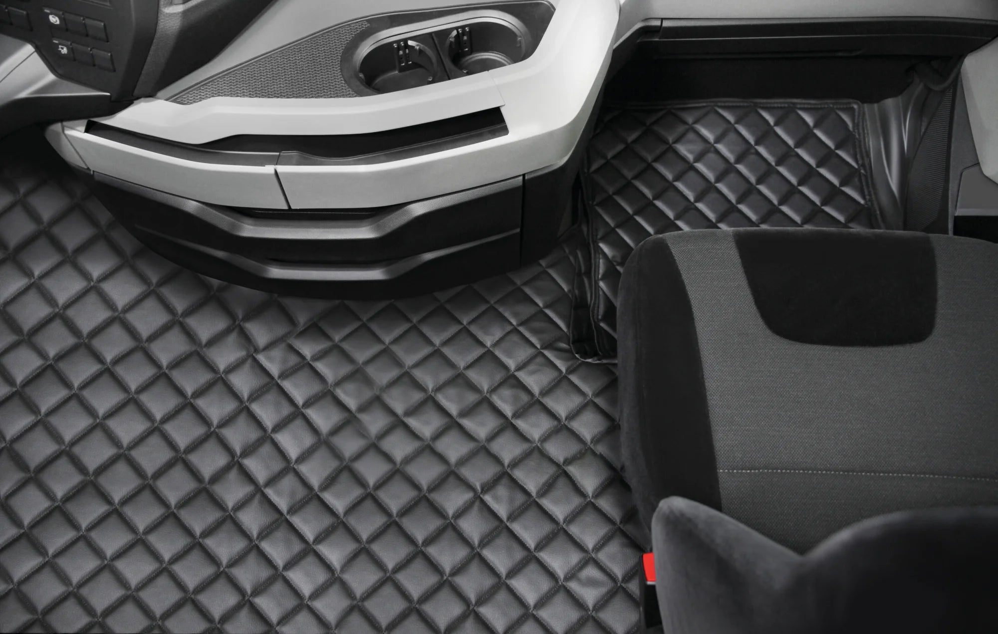 Tappeto centrale in Skeentex - Nero - compatibile per Man TGX (09/07>12/16) automatico, 1 cassetto