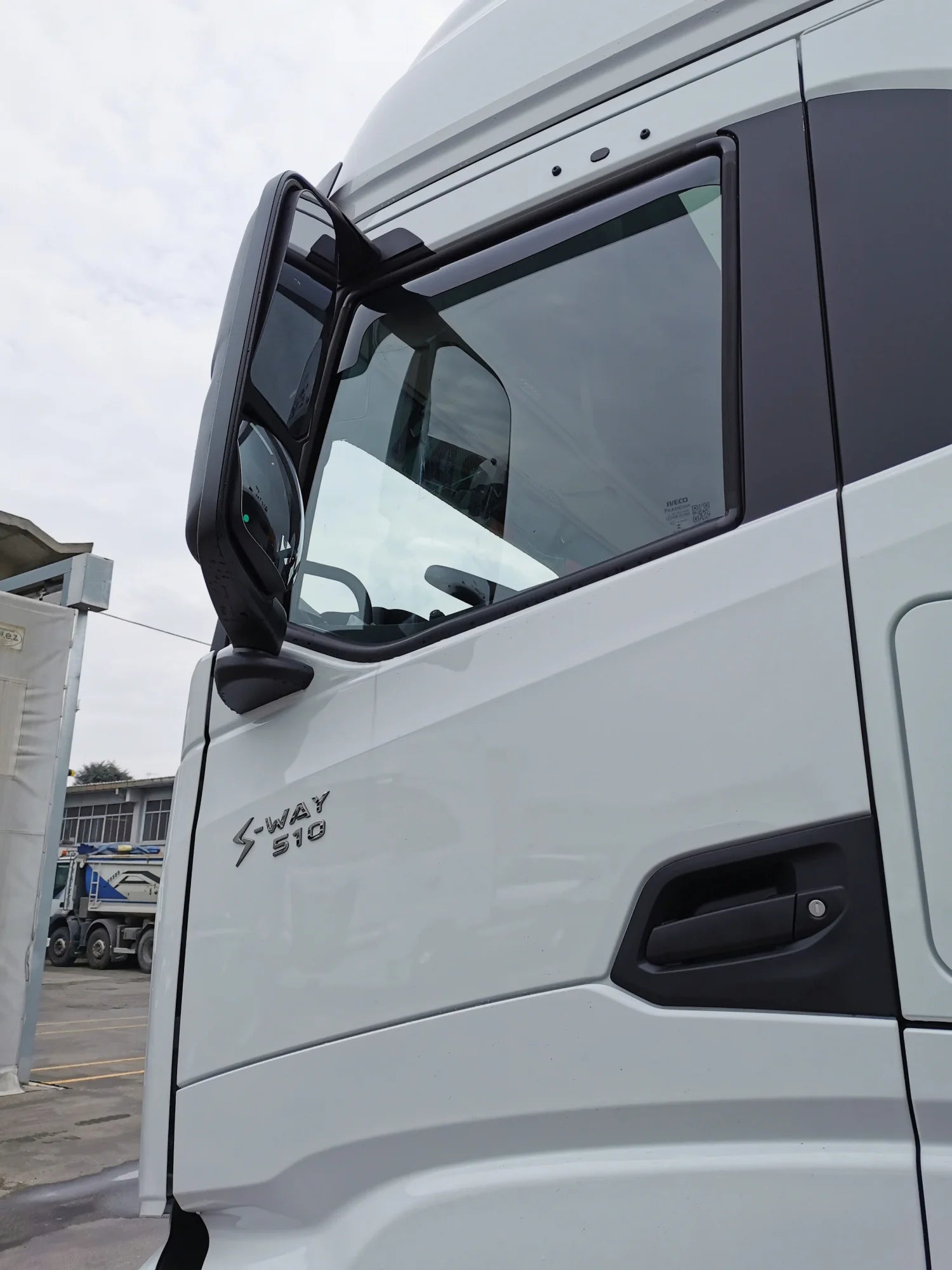 Set deflettori aria in acrilico - compatibile per Iveco S-Way (10/19>)  - Iveco T-Way (10/19>)  - Iveco X-Way (10/17>)