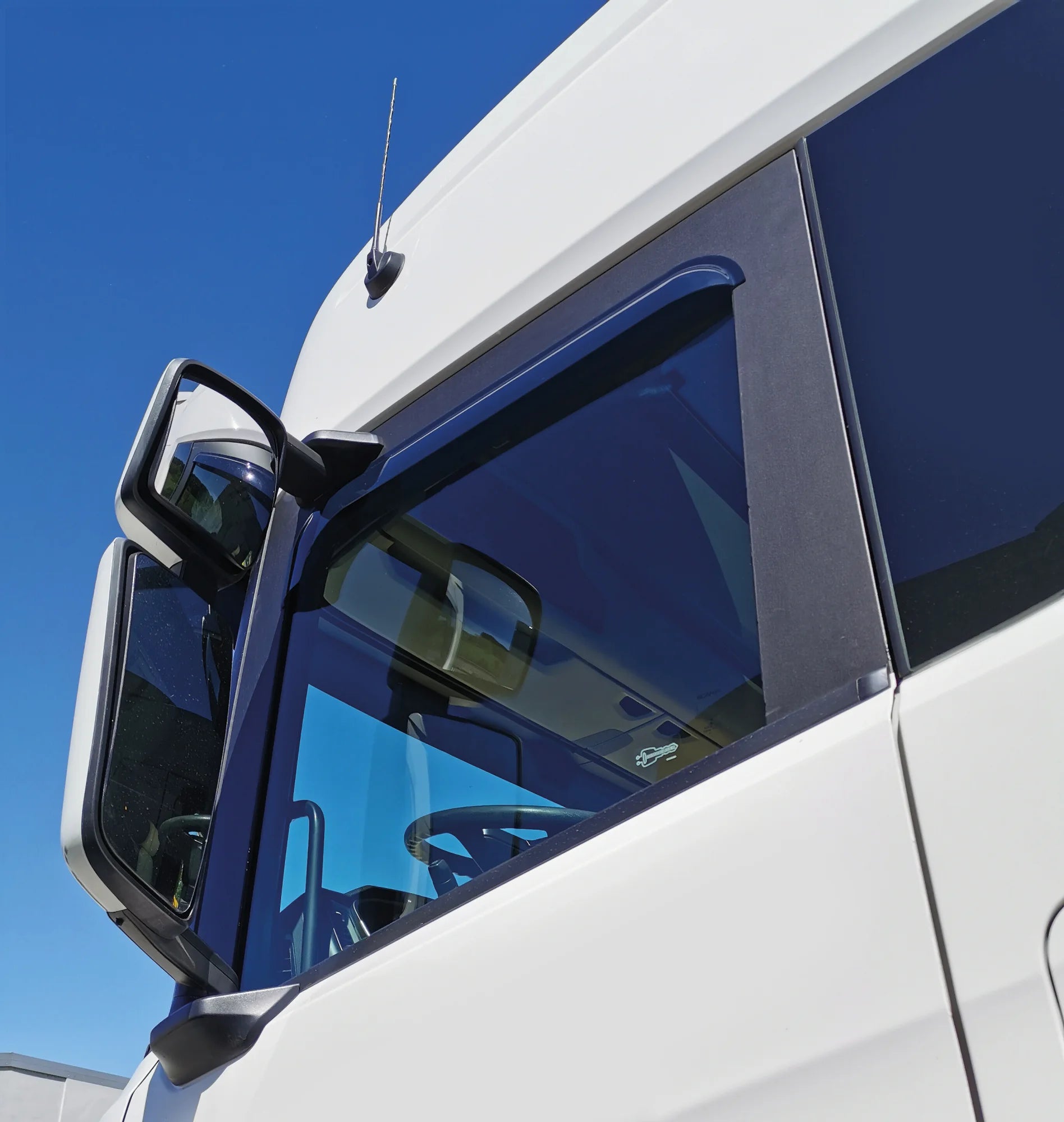 Set deflettori aria in acrilico - compatibile per Scania G Serie 7 - New Generation (01/18>)  - Scania L Serie 7 - New Generation (01/18>)  - Scania P Serie 7 - New Generation (01/18>)  - Scania R Serie 7 - New Generation (11/16>)  - Scania S Serie 7 - Ne