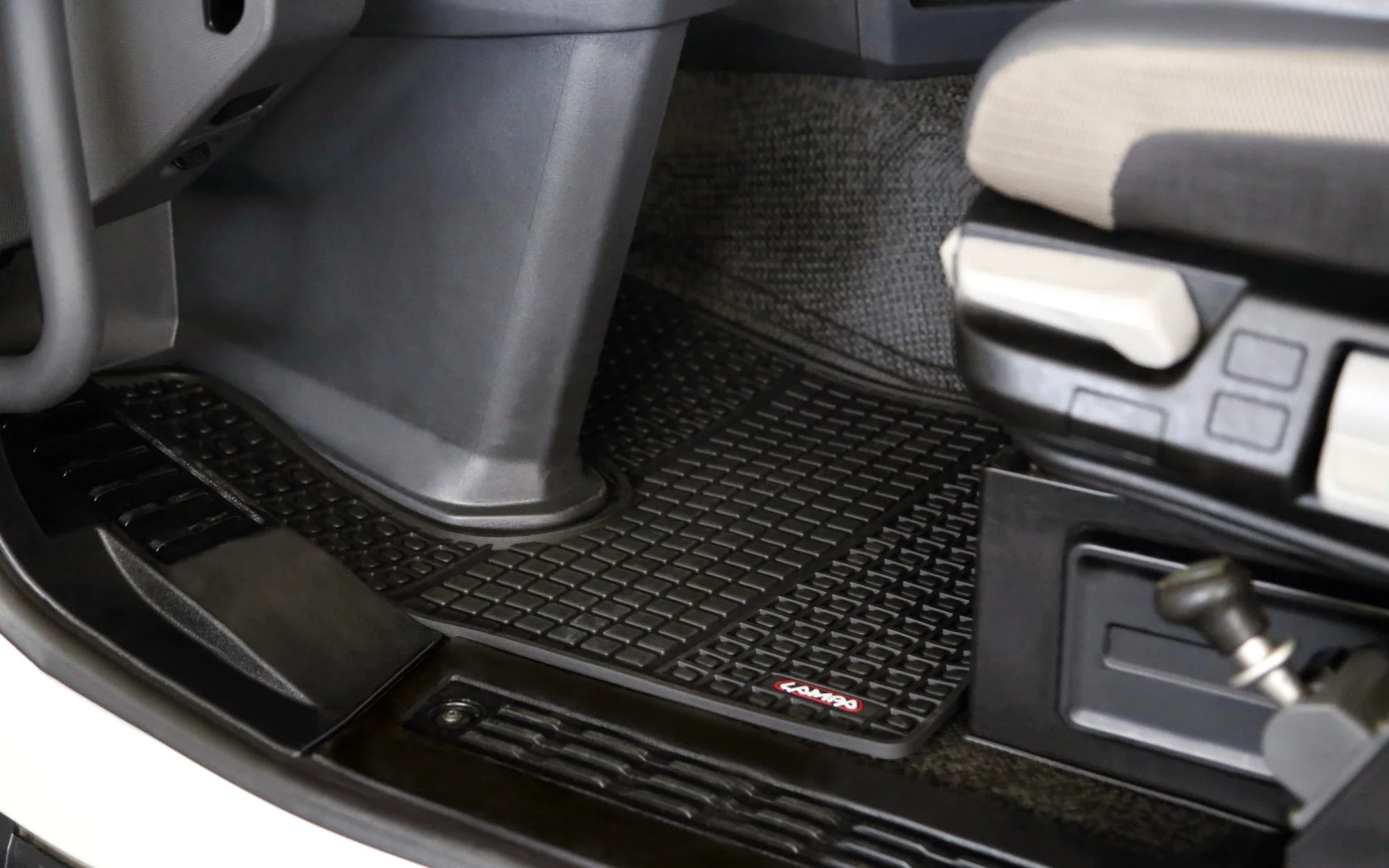 Coppia tappeti su misura in Eco Gomma - compatibile per  Renault K (06/13>12/21) -  Renault T (06/13>12/21) -  Renault C (06/13>) cabina 2,5m -  Renault K (01/22>) -  Renault T (01/22>)