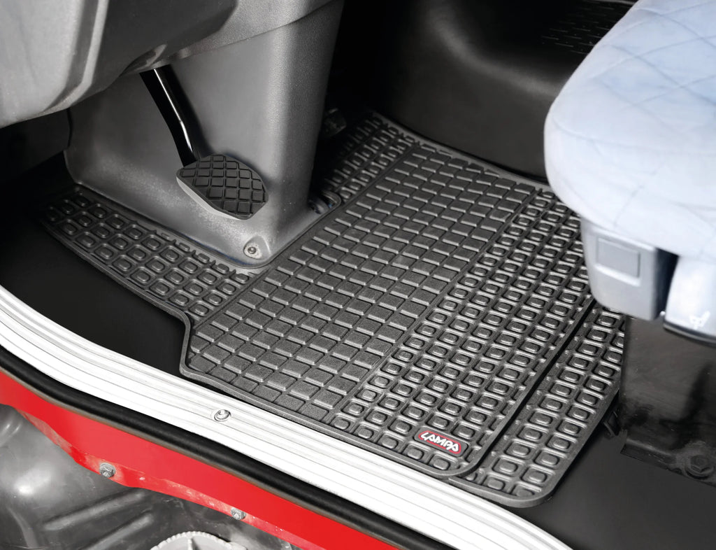 Coppia tappeti su misura in Eco Gomma - compatibile per  Scania G Serie 5 (03/04>08/09) -  Scania G Serie 6 (09/09>08/13) -  Scania G Serie 6 - Streamline (09/13>12/17) -  Scania L Serie 4 (02/95>09/04) -  Scania P Serie 5 (09/04>11/11) -  Scania P Serie