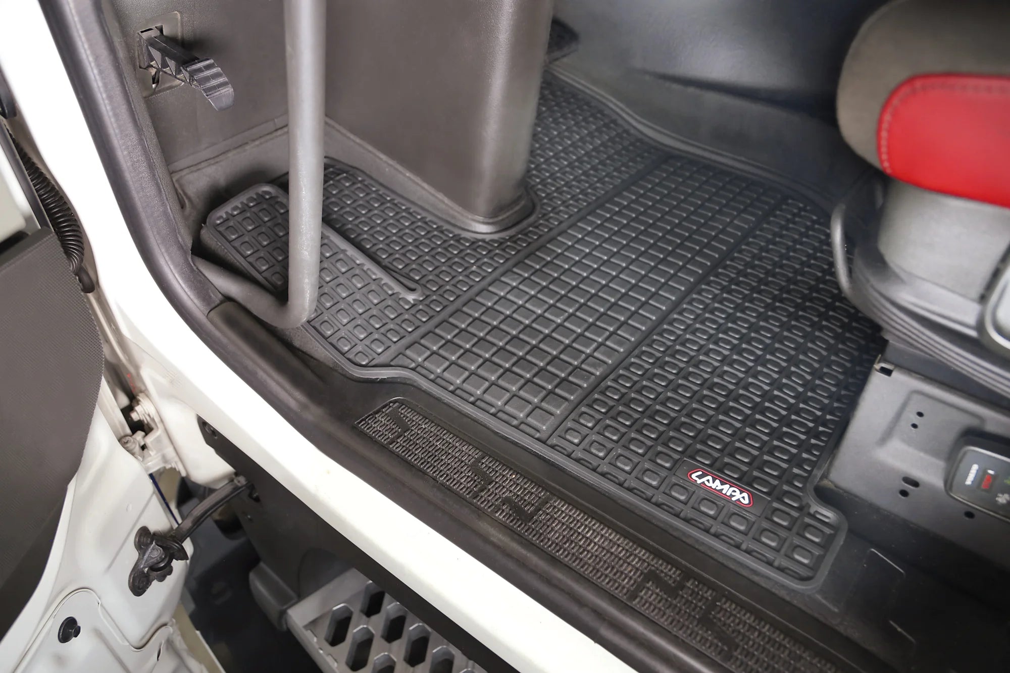 Coppia tappeti su misura in Eco Gomma - compatibile per  Volvo FH Serie 4 (09/12>05/21) -  Volvo FH Serie 5 (06/21>) -  Volvo FH Aero (01/24>)