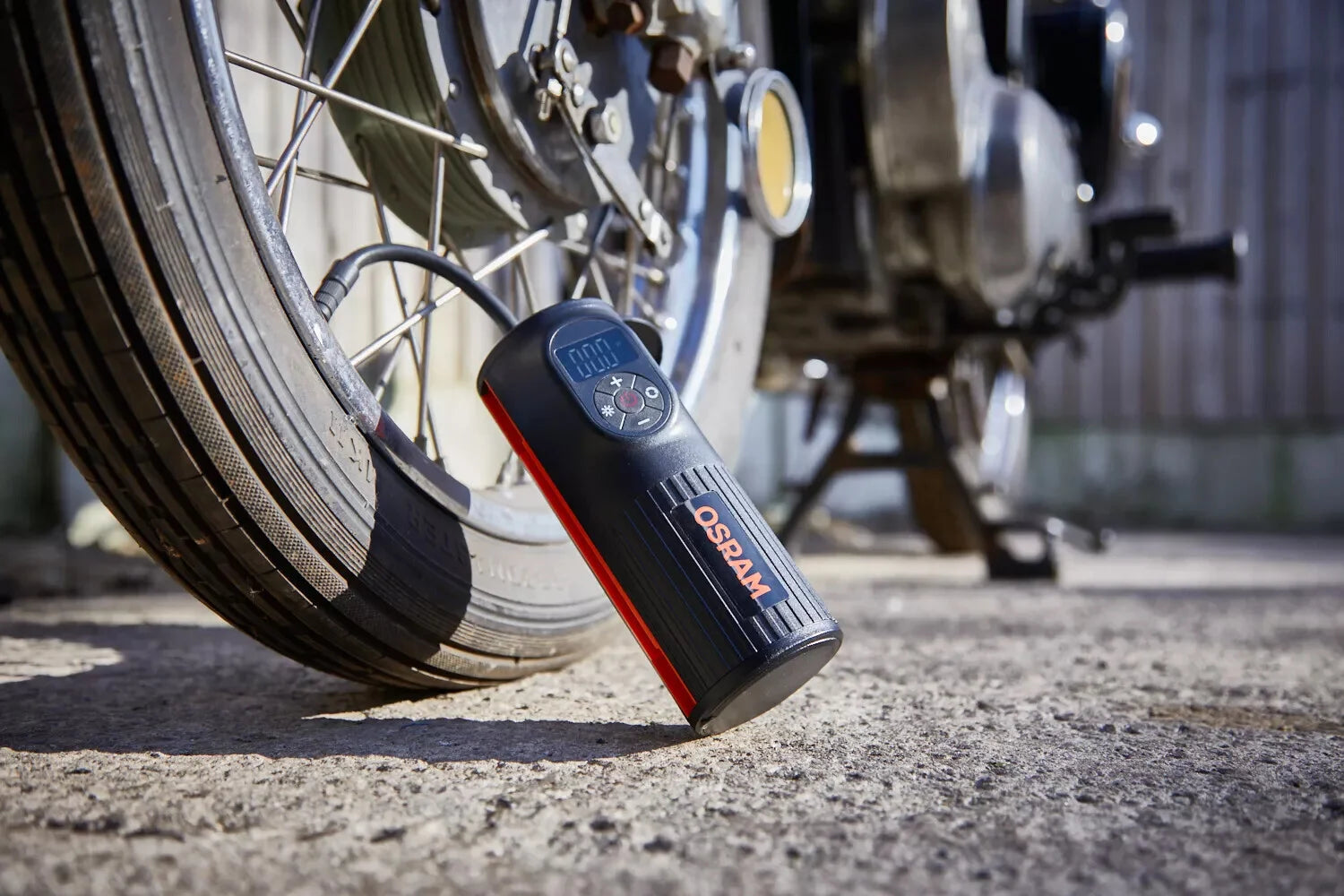 TYREinflate 2000, compressore digitale ricaricabile per pneumatici